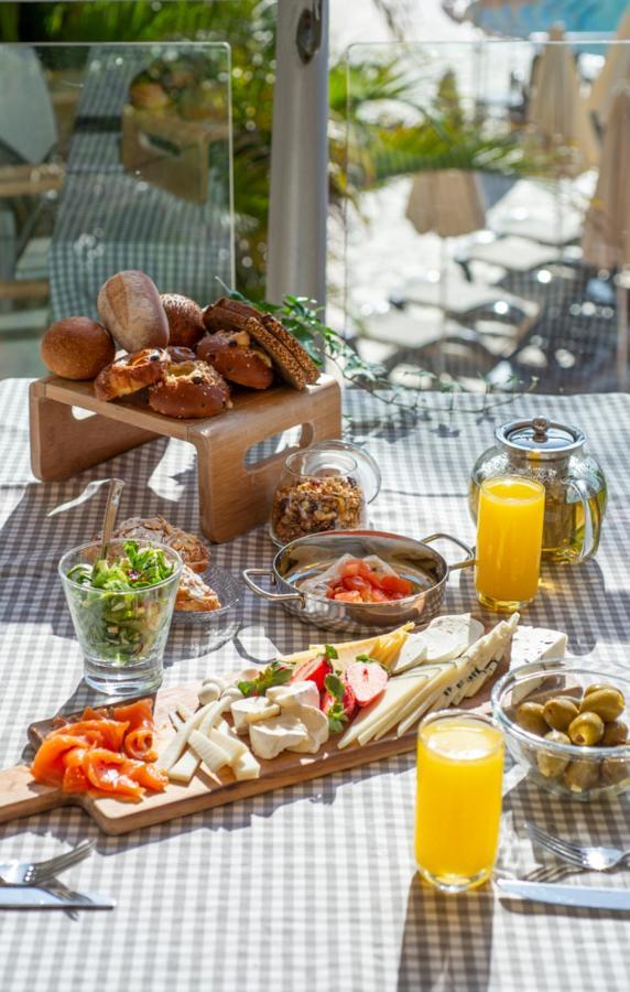 Dan Eilat Hotel Экстерьер фото A typical German breakfast